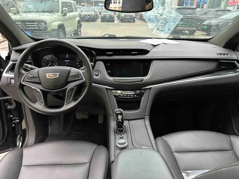Cadillac XT5 2.0T mild hybrid two-wheel drive luxury model 2022 — миниатюра 5