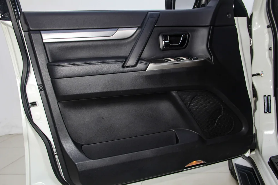 Mitsubishi Pajero Pajero (imported) 2020 3.0L 2024 — thumbnail 3