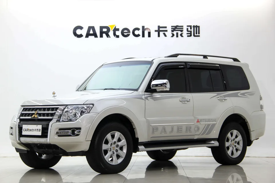 Mitsubishi Pajero Pajero (imported) 2020 3.0L 2024 — photo 1, buy with delivery to Moscow