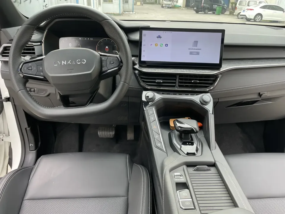 Lynk & Co 06 Lynk & Co 06 2023 Remix 1.5T Halo 2022 — миниатюра 4