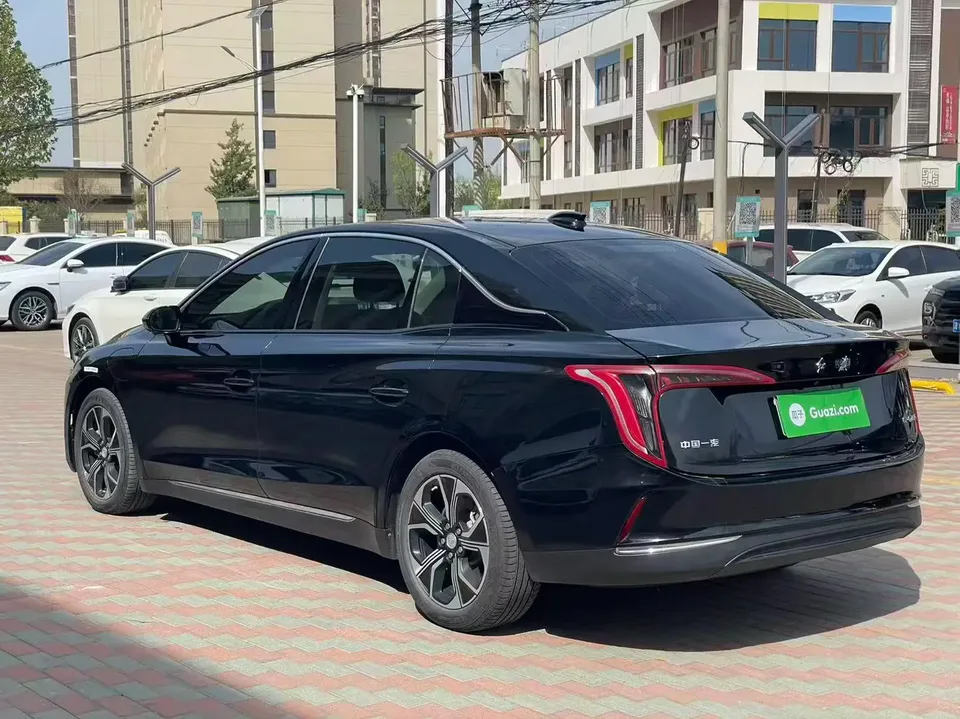 Hongqi E-QM5 Basic Travel Edition 2023 — миниатюра 4
