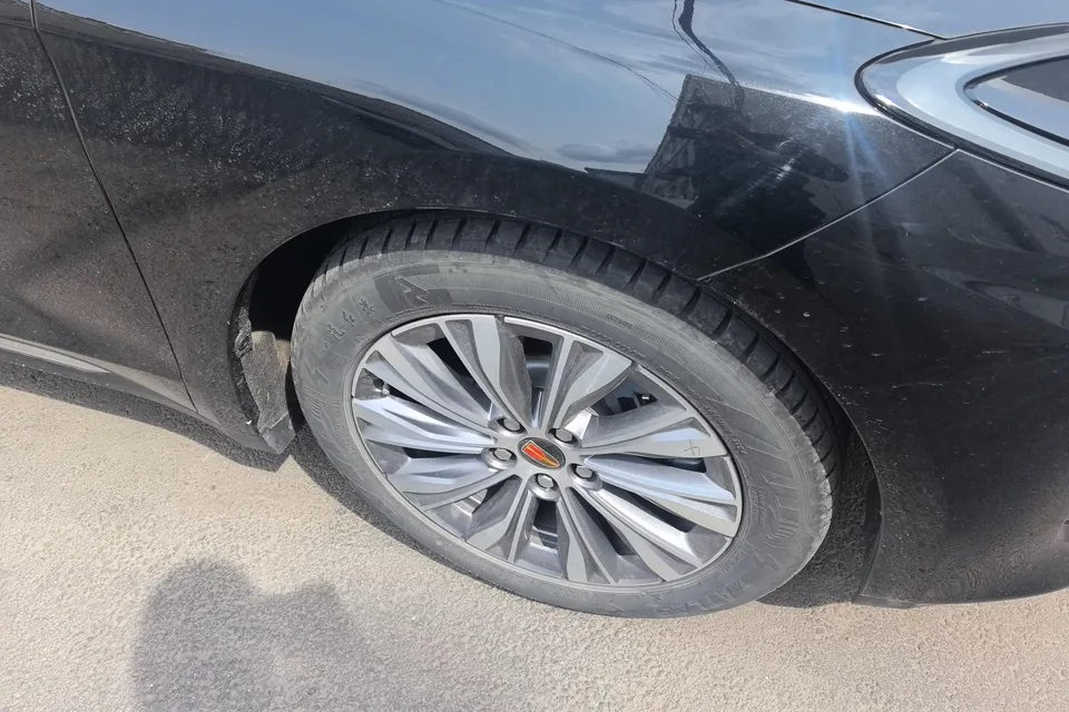 Hongqi E-QM5 Hongqi E-QM5 2023 620KM PLUS Edition 2024 — миниатюра 2