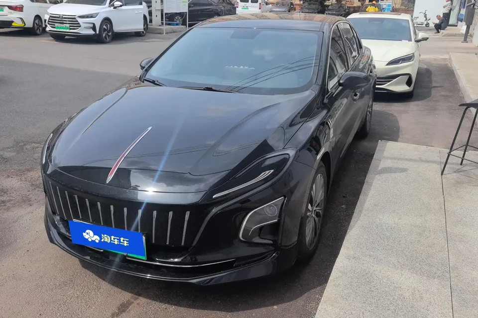 Hongqi E-QM5 2024