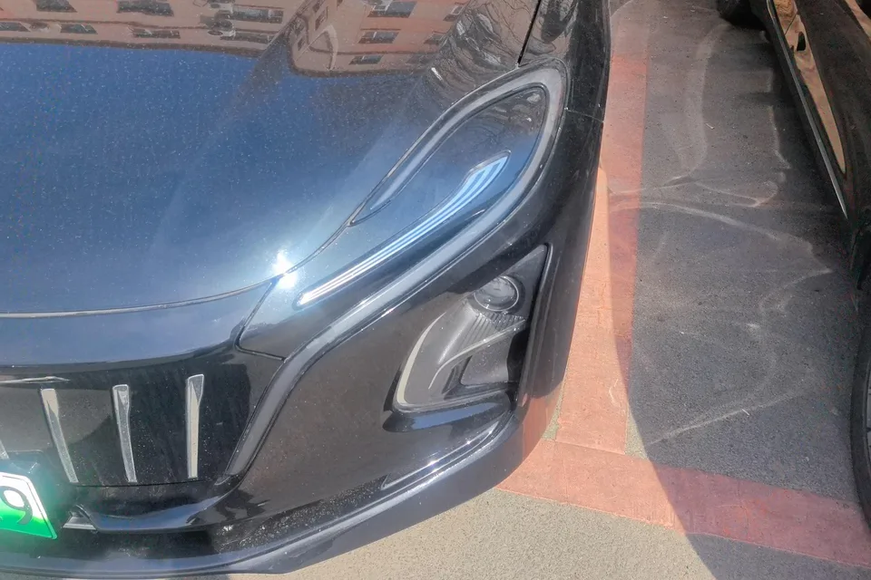 Hongqi E-QM5 Hongqi E-QM5 2023 620KM PLUS Edition 2024 — миниатюра 4