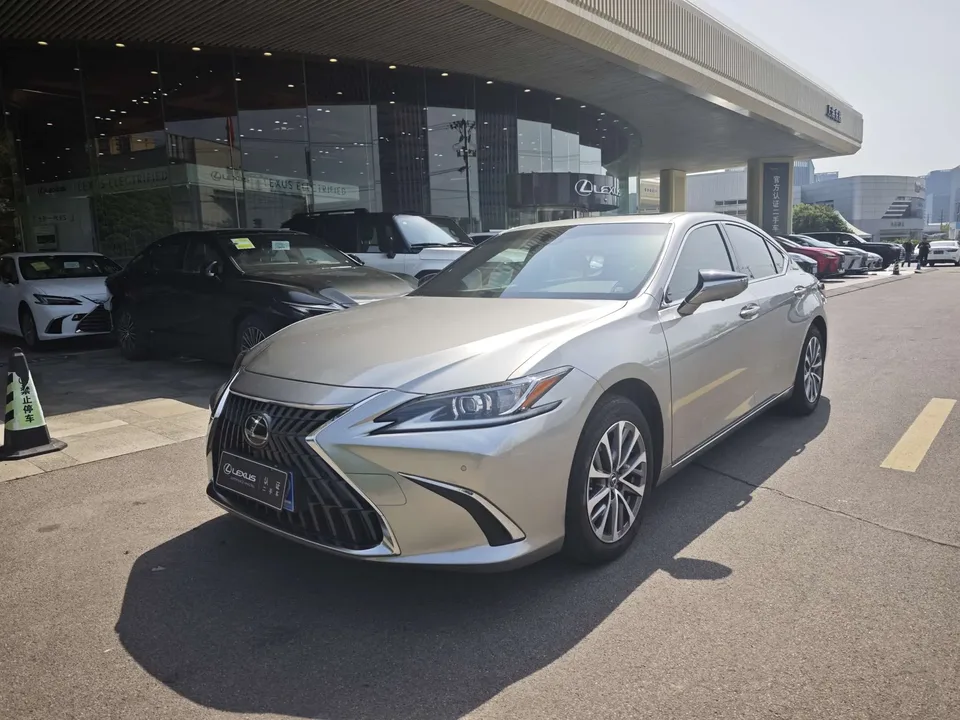 Lexus ES 2022