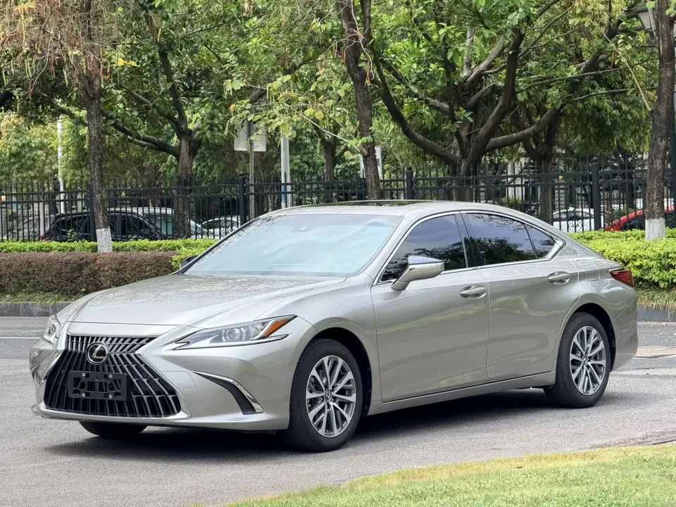 Lexus ES 2024