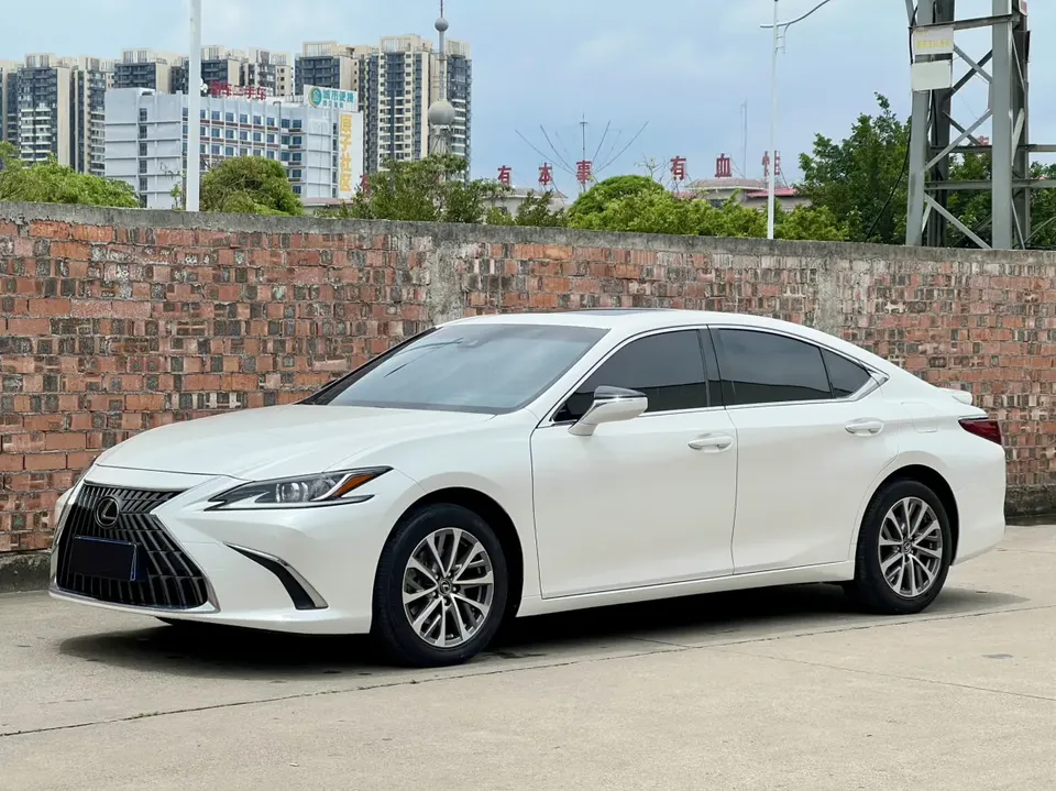 Lexus ES 2023