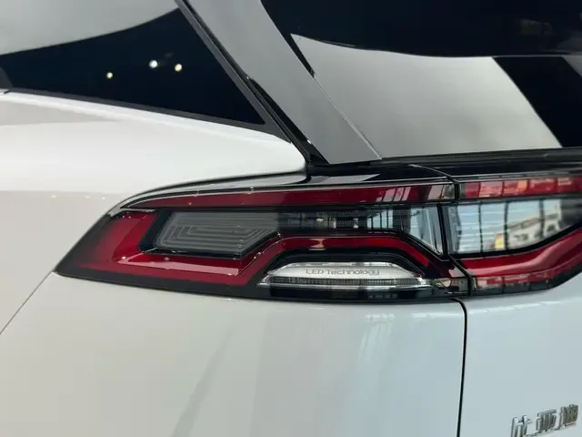 BYD Tang DM DM-i Champion Edition 112KM Prestige Edition 2024 — миниатюра 3