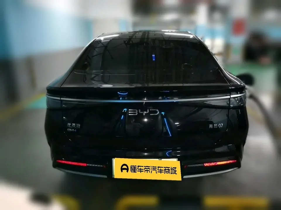 BYD Seal 07DM DM-i 125KM Luxury Model 2024 — миниатюра 4