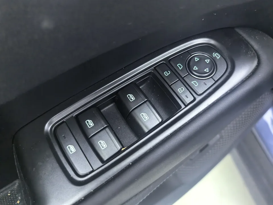 BYD Seal 06DM Travel Edition DM-i 80KM Premium Edition 2025 — миниатюра 4