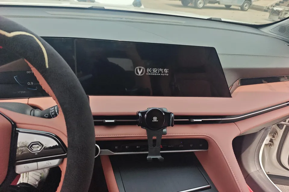 Changan CS75PLUS third generation 1.5T automatic premium model 2023 — миниатюра 3