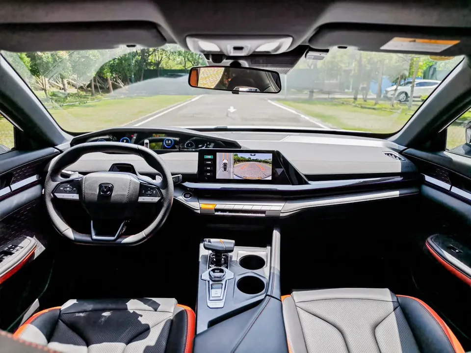 Changan UNI-V 1.5T exclusive model 2024 — миниатюра 3