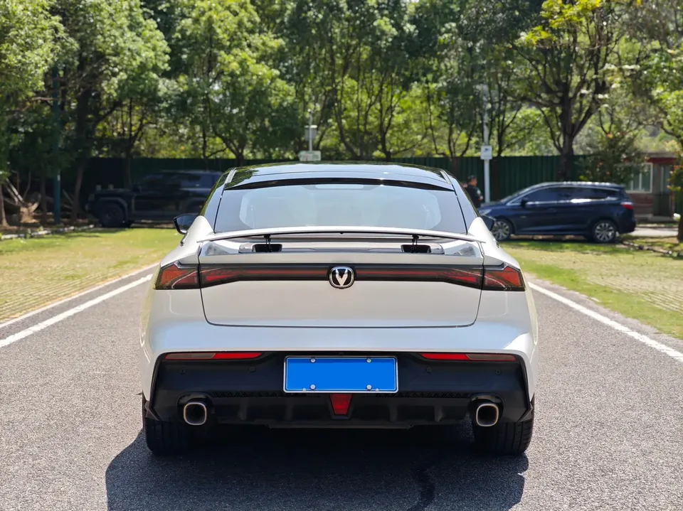 Changan UNI-V 1.5T exclusive model 2024 — миниатюра 5