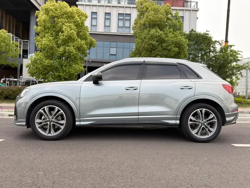 Audi Q3 Audi Q3 2022 40 TFSI Fashionable and Dynamic 2022 — миниатюра 4