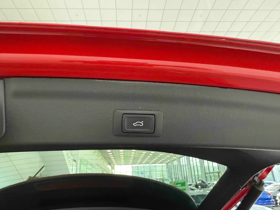 Audi Q3 Audi Q3 2022 35 TFSI aggressive and dynamic model 2022 — миниатюра 4