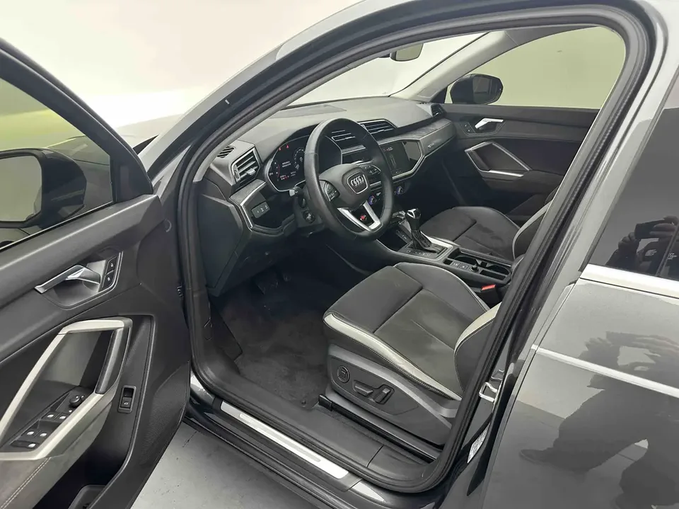 Audi Q3 Audi Q3 2022 35 TFSI aggressive and dynamic model 2022 — миниатюра 4