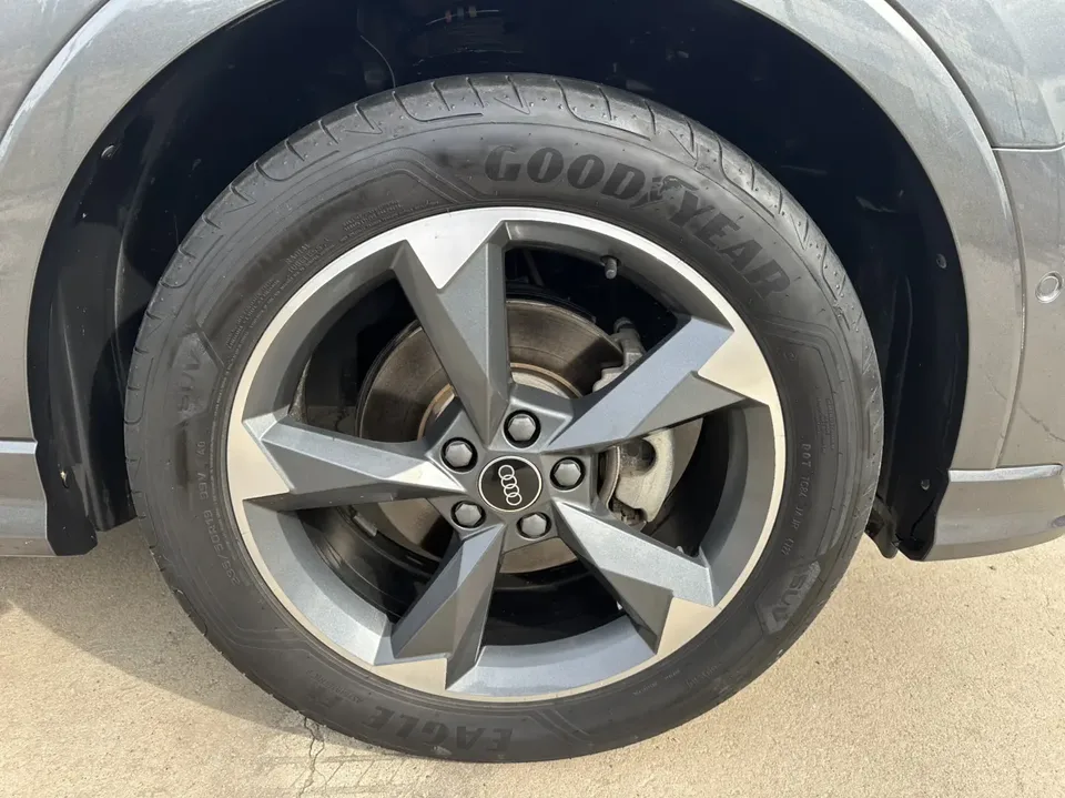 Audi Q3 Audi Q3 2023 35 TFSI Fashionable and Dynamic 2023 — миниатюра 2