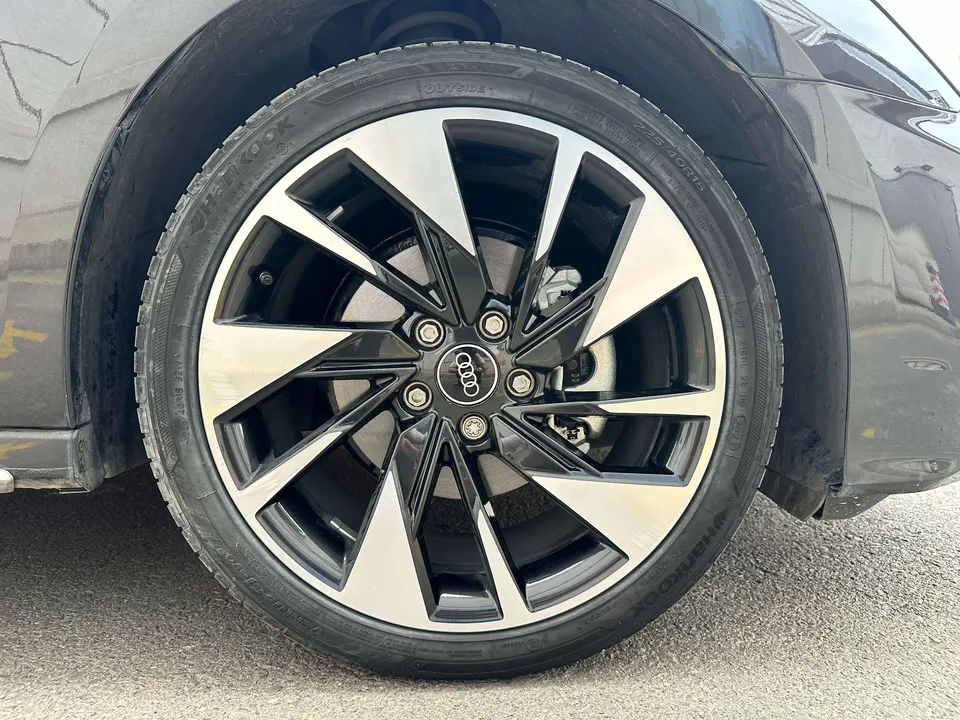 Audi A3 A3L Limousine 35 TFSI Fashion Sports 2023 — миниатюра 2