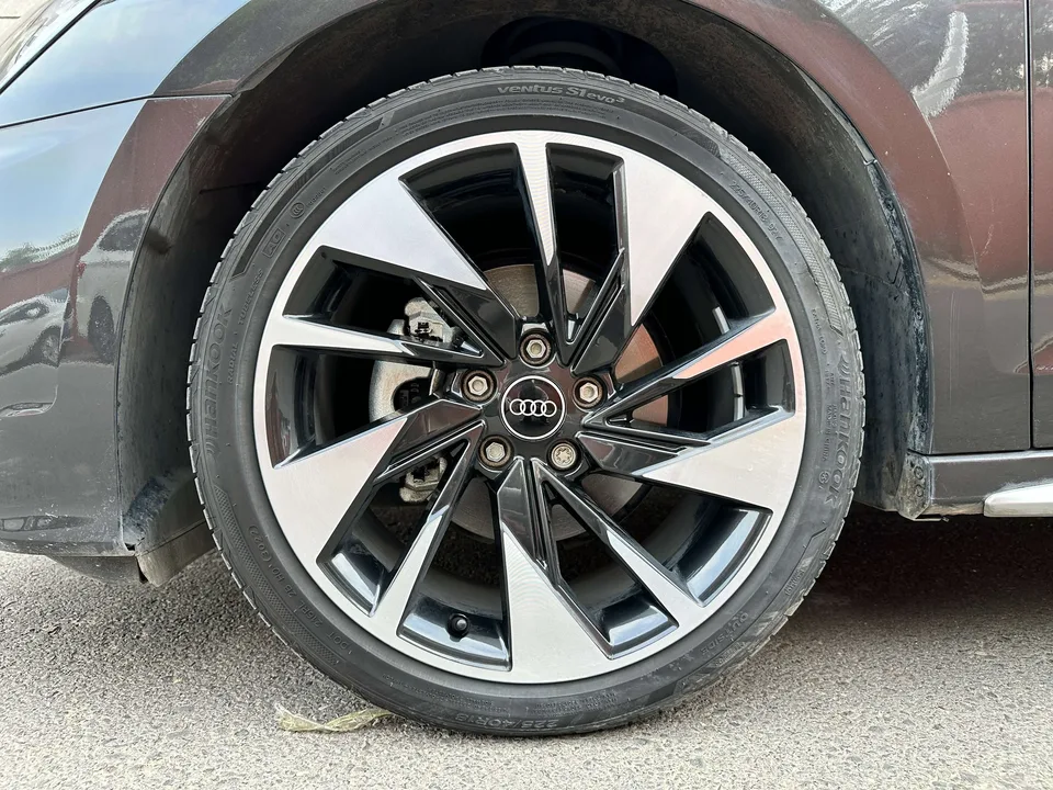 Audi A3 A3L Limousine 35 TFSI Fashion Sports 2023 — миниатюра 3