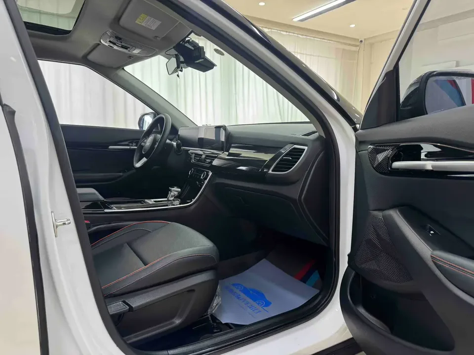 Kia Seltos 1.4T DCT Deluxe Edition 2023 — миниатюра 3