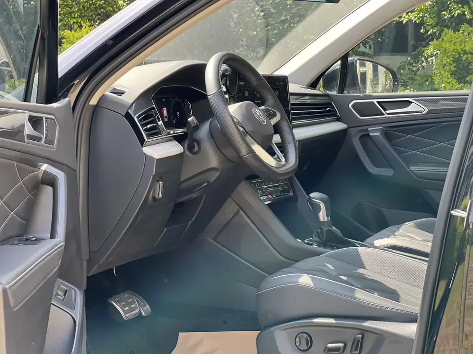 Volkswagen Tiguan L Tiguan L 2024 330TSI 2WD R-Line Enjoy Edition 2023 — миниатюра 3