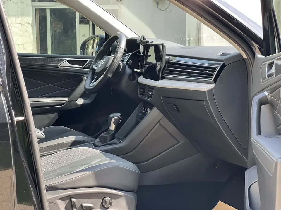 Volkswagen Tiguan L Tiguan L 2024 330TSI 2WD R-Line Enjoy Edition 2023 — миниатюра 5