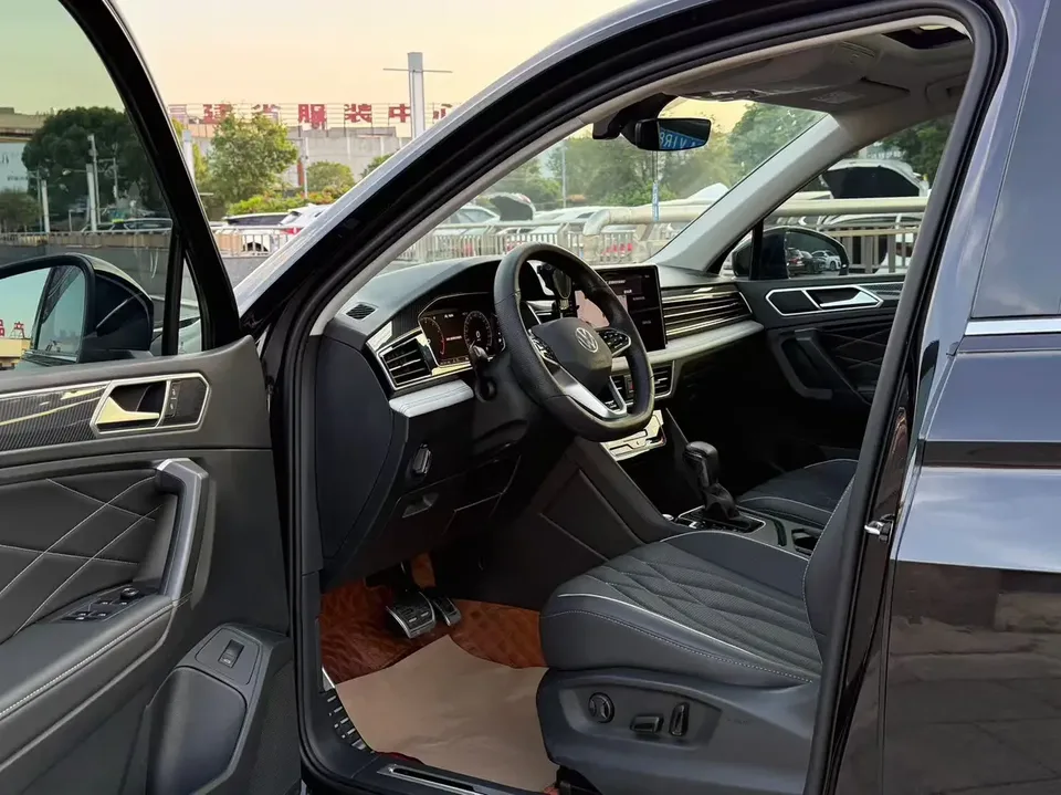 Volkswagen Tiguan L Tiguan L 2022 330TSI Automatic 2WD R-Line Enjoy Edition 2022 — миниатюра 5