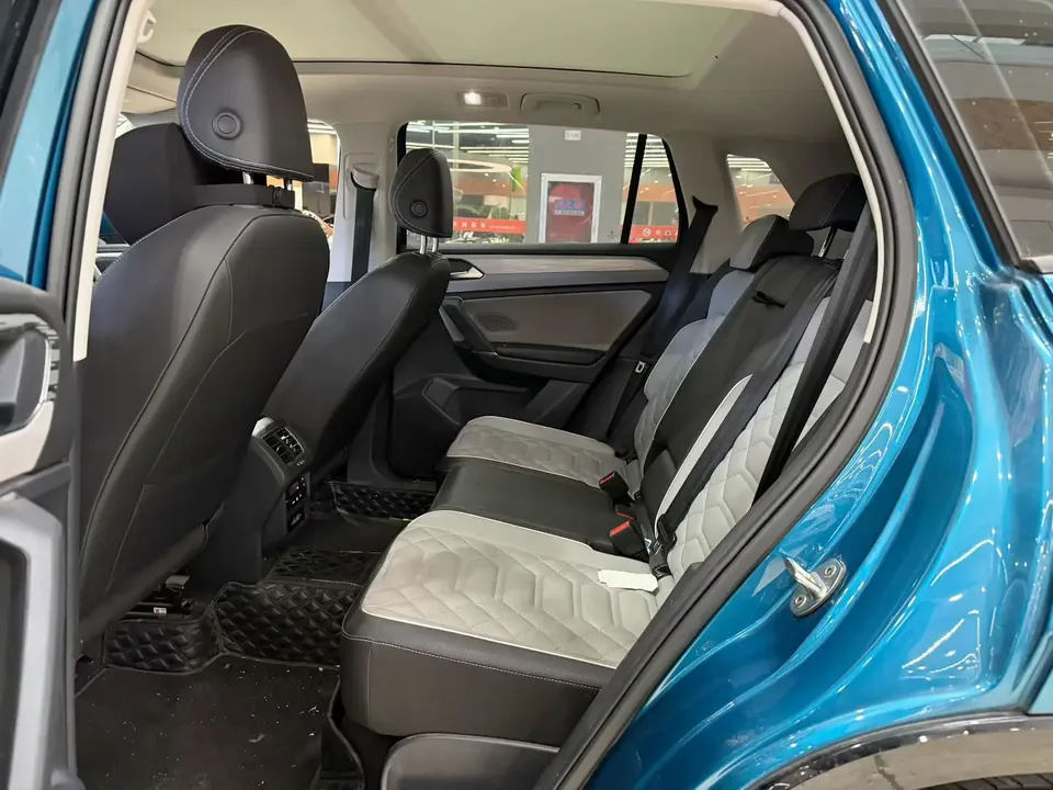 Volkswagen Tayron Tayron 2023 Tanyue 2023 380TSI 4WD R-Line High Energy Edition 2022 — thumbnail 3