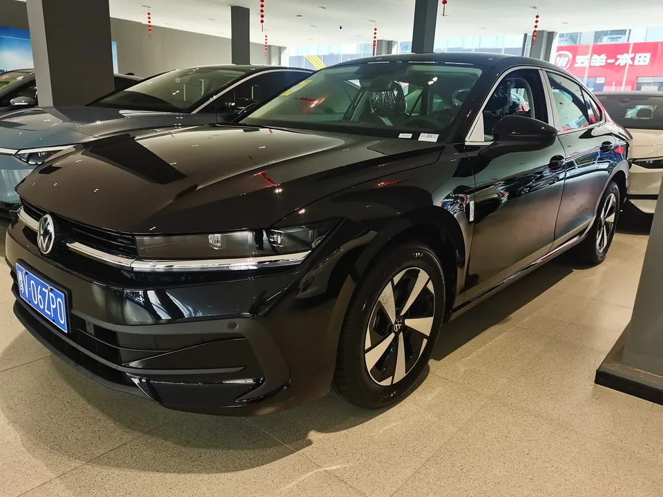 Volkswagen Magotan 300TSI Premium Edition 2026 — миниатюра 2