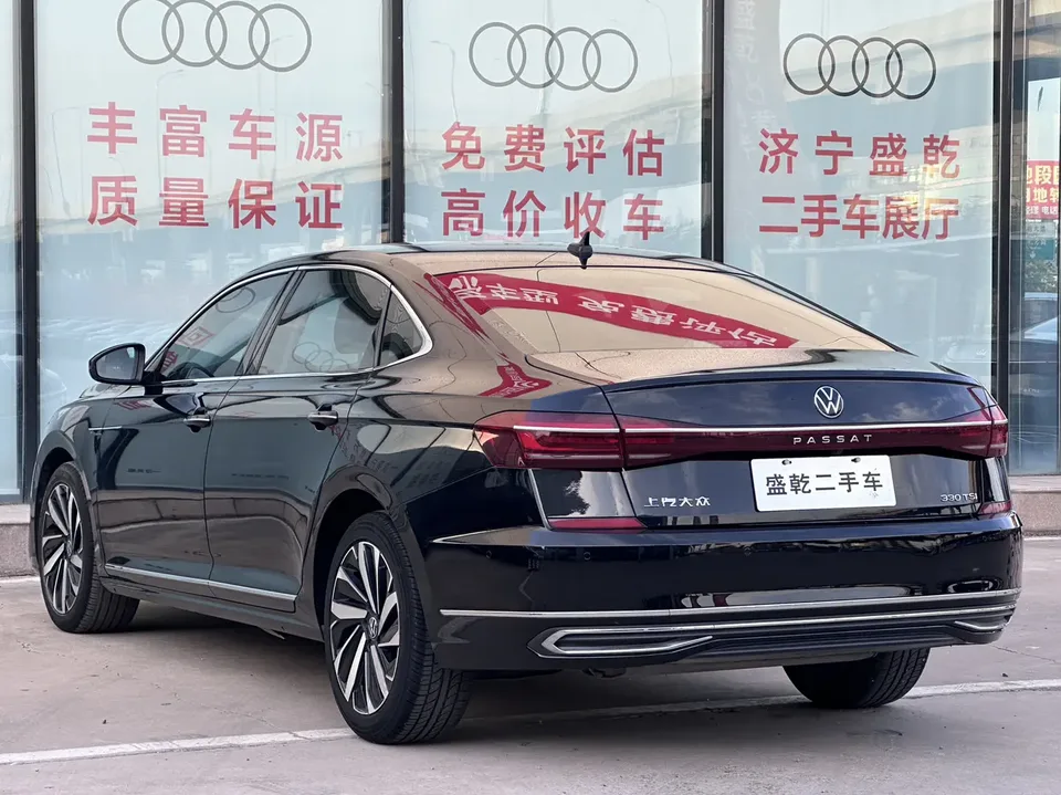 Volkswagen Passat Passat 2022 330TSI Deluxe Edition 2023 — миниатюра 2