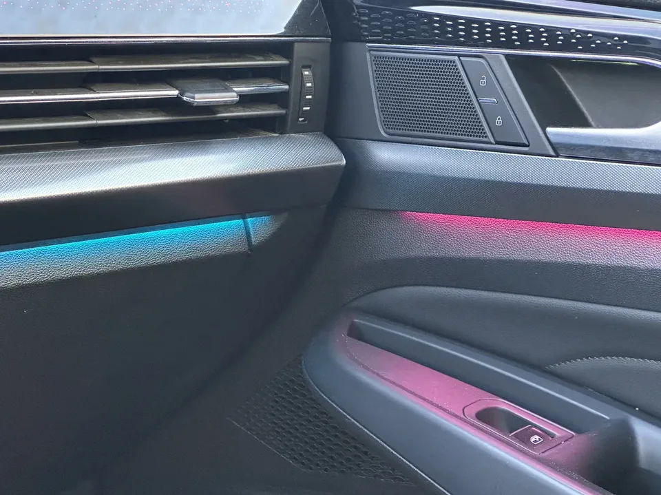 Volkswagen Passat Passat 2022 330TSI Deluxe Edition 2023 — миниатюра 3