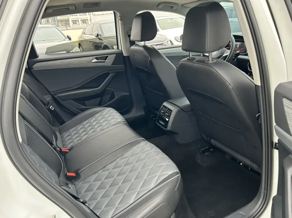 Volkswagen Sagitar 2023 Sagitar 300TSI DSG Beyond Edition 2024 — миниатюра 5