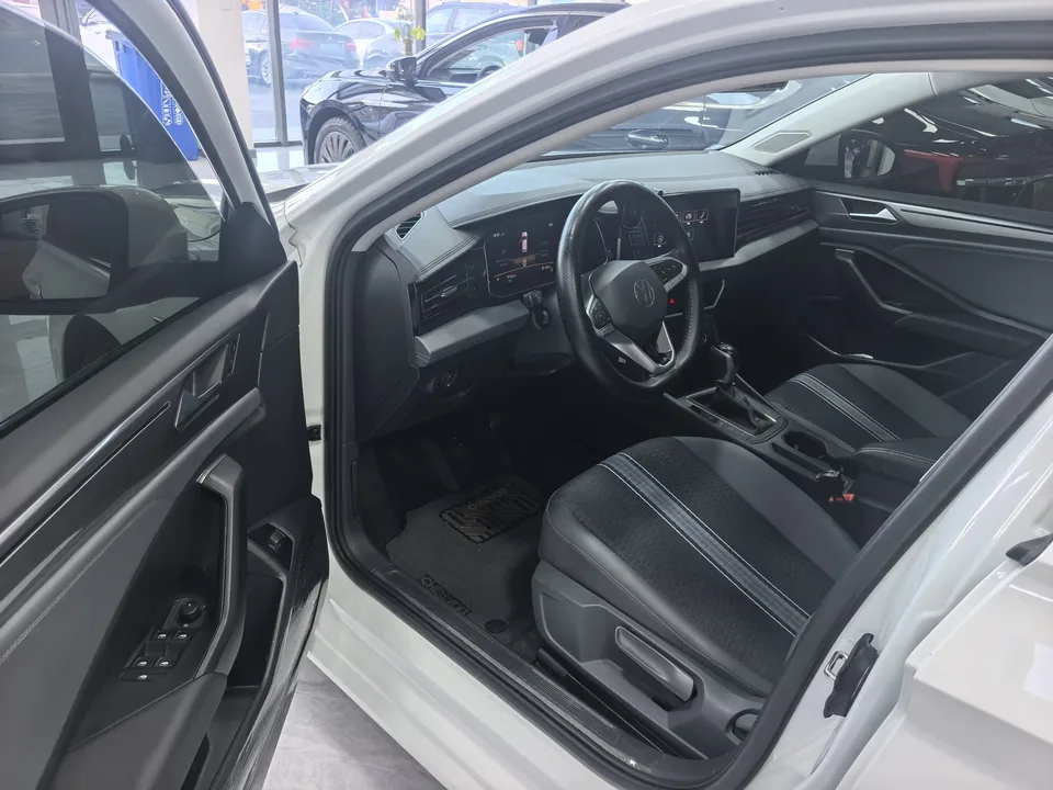 Volkswagen Sagitar 2025 Sagitar 300TSI DSG Flying Edition 2025 — миниатюра 5