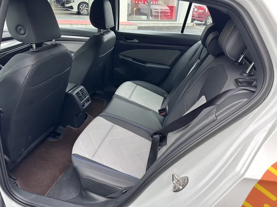Volkswagen Golf 280TSI DSG Pro Enjoy Edition 2025 — миниатюра 4