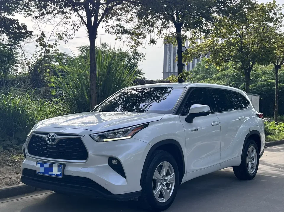 Toyota Highlander Highlander 2022 Hybrid 2.5L 4WD Elite Edition 7 Seaters 2022 — photo 1, buy with delivery to Moscow