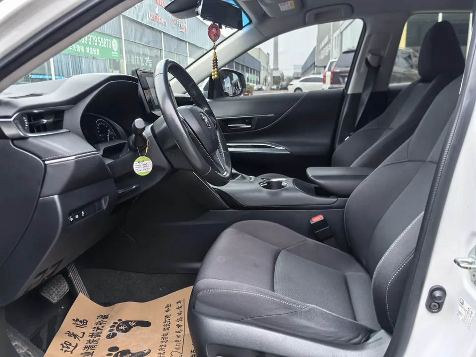 Toyota HARRIER Lingfang Harrier 2022 2.0L CVT 2WD Progressive Edition 2023 — миниатюра 3