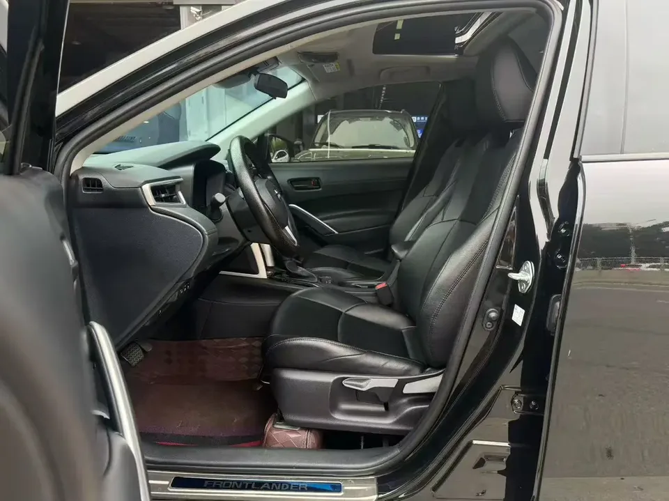 Toyota Frontlander 2.0L Intelligent Electric Hybrid Dual Engine Leading Edition 2025 — миниатюра 5