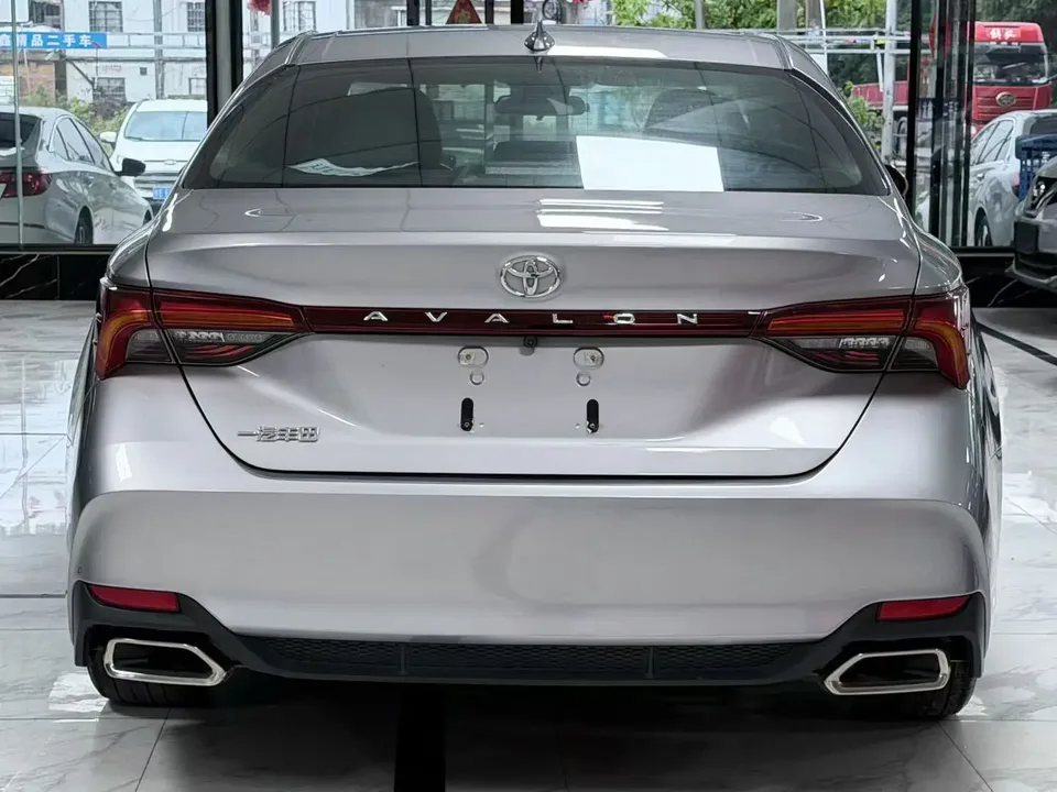Toyota Avalon 2.0L CVT Premium Edition 2023 — миниатюра 2