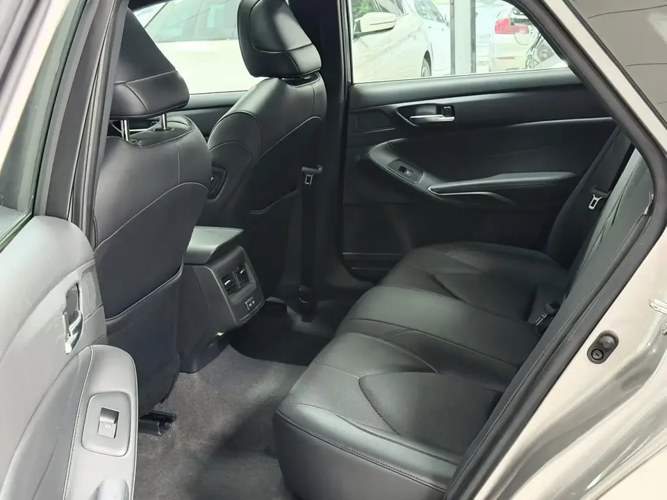 Toyota Avalon 2.0L CVT Premium Edition 2023 — миниатюра 3