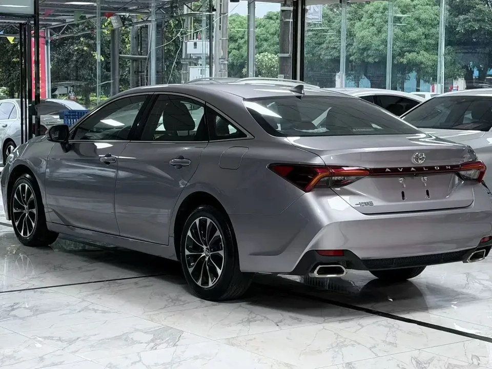 Toyota Avalon 2.0L CVT Premium Edition 2023 — миниатюра 4