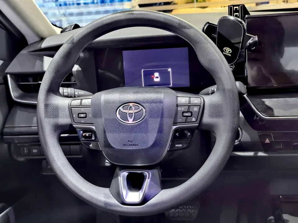 Toyota Camry Hybrid 2.0HE Elite Edition 2024 — миниатюра 4