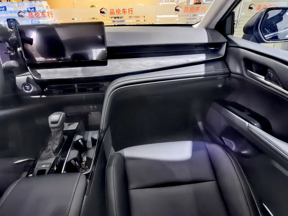 Toyota Camry Hybrid 2.0HE Elite Edition 2024 — миниатюра 5