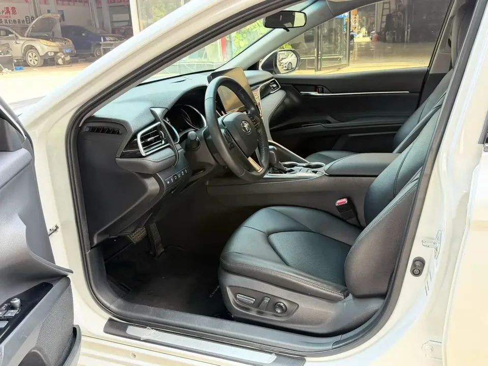 Toyota Camry 2.0GVP Leading Edition 2023 — миниатюра 3