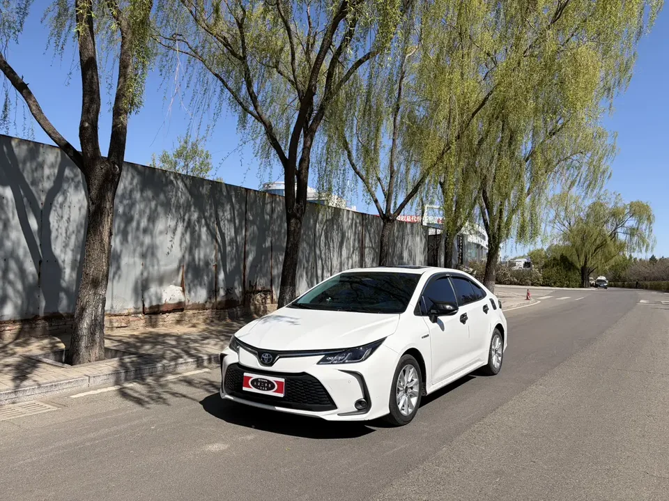 Toyota Corolla Corolla 2023 Intelligent Electric Hybrid Dual Engine 1.8L E-CVT Elite Edition 2023 — photo 1, buy with delivery to Moscow