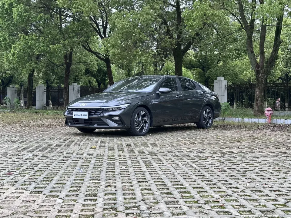 Hyundai Elantra 2024