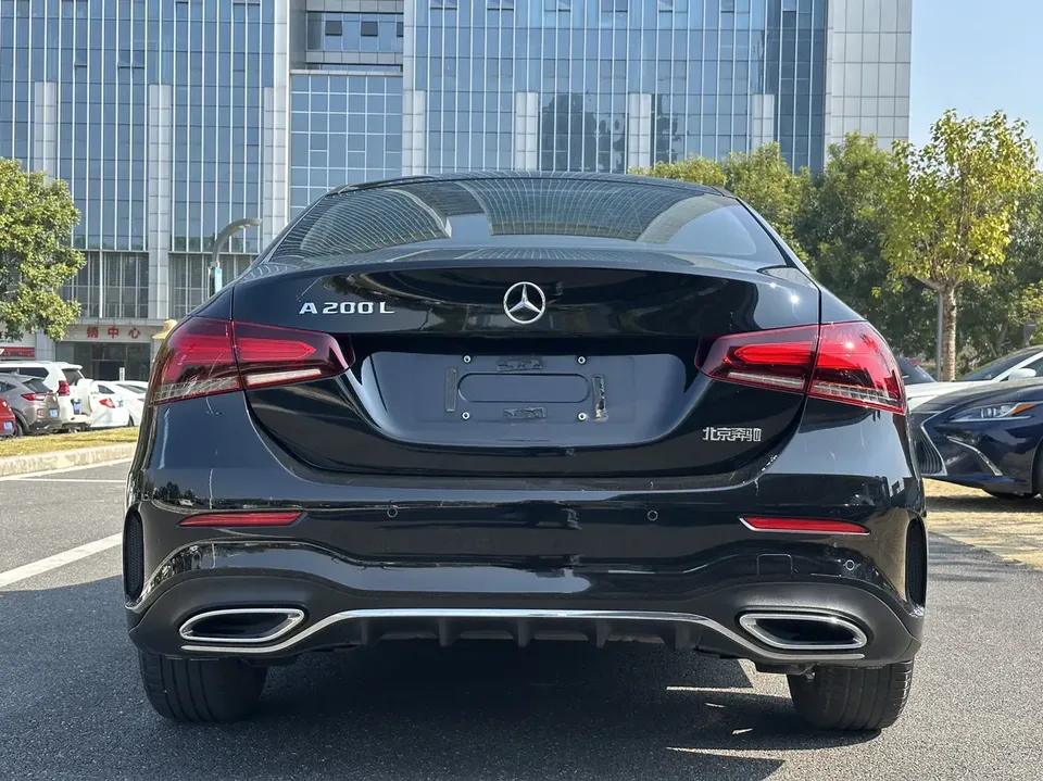 Mercedes-Benz Mercedes Benz A Class second facelift A 200 L sports sedan fashion version 2023 — миниатюра 5