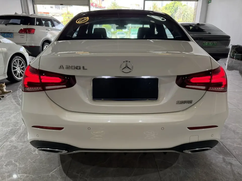 Mercedes-Benz Mercedes Benz A Class Mercedes-Benz A-Class 2023 A 200 L Sports Sedan Fashion Edition 2022 — миниатюра 2