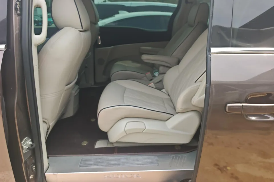 Buick GL8 Buick GL8 2023 Land Business Class 2.0T Comfort Edition 2023 — миниатюра 4