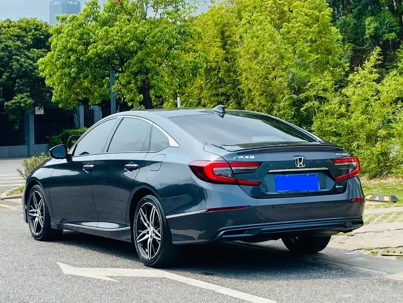 Honda Accord 2022 Accord Hybrid 2.0L Phantom Night Smart Edition 2023 — миниатюра 2