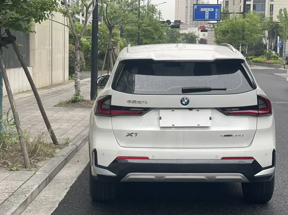 BMW X1 sDrive20Li X Design Package 2023 — миниатюра 4